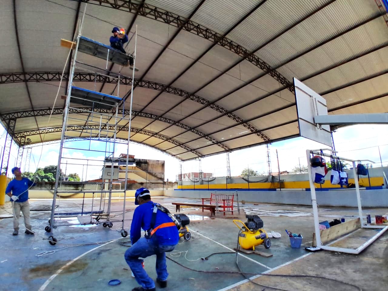 Quadra da Escola Augusto Ruschi entra em reforma e amplia investimentos na educação em Pinheiros